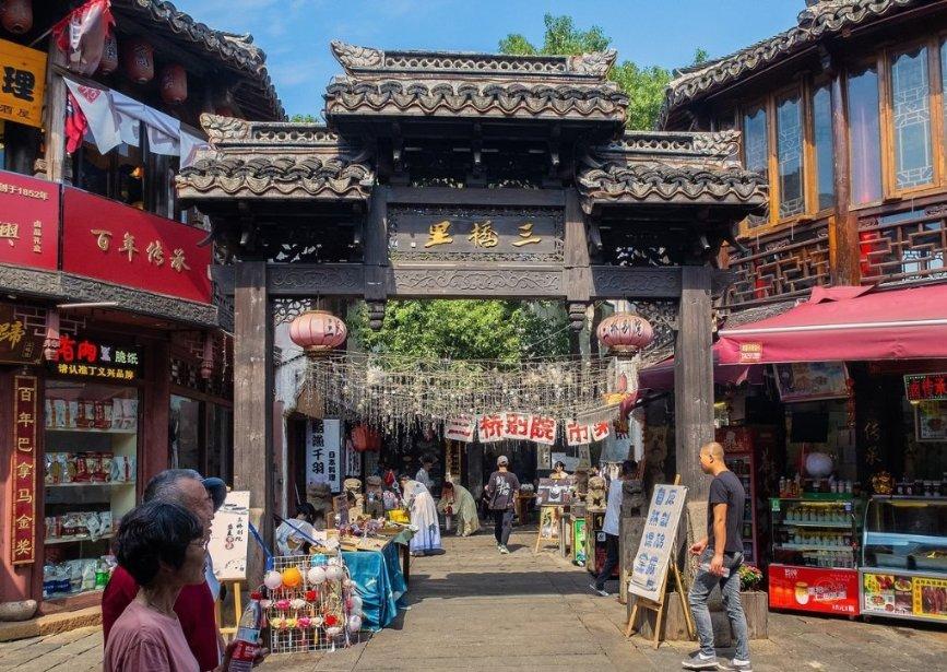 年纪轻轻白了头?别急着染发,这些方法更靠谱